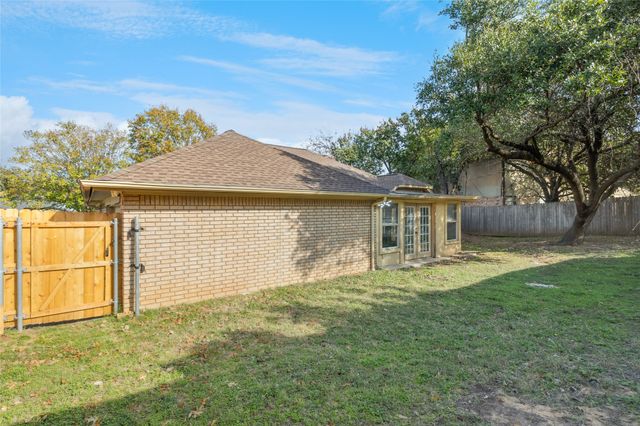 6402 Rockland Drive, Arlington, TX 76016