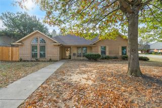 6402 Rockland Drive, Arlington, TX 76016