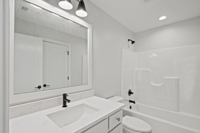 2801 EASLEY CABIN CIR, Columbia, MO 65201