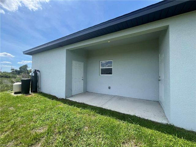 2805 20th ST SW, Lehigh Acres, FL 33976