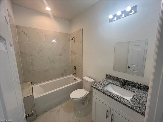 2805 20th ST SW, Lehigh Acres, FL 33976