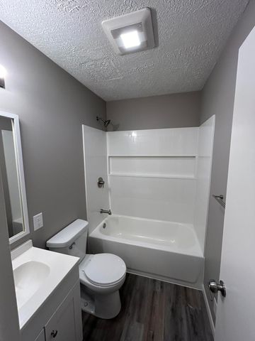 8943 N 300 W, Lake Village, IN 46349