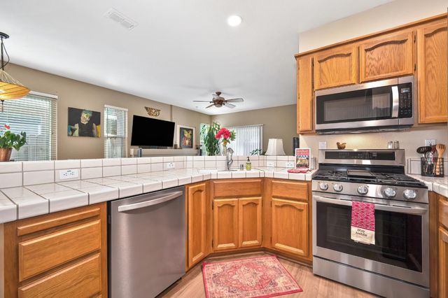 9158 Rose Parade Way, Sacramento, CA 95826