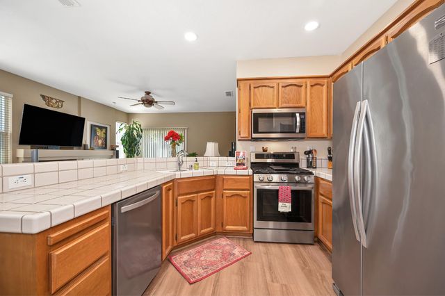 9158 Rose Parade Way, Sacramento, CA 95826