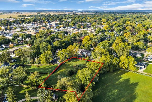 216 E JEFFERSON STREET, Elkhorn, WI 53121