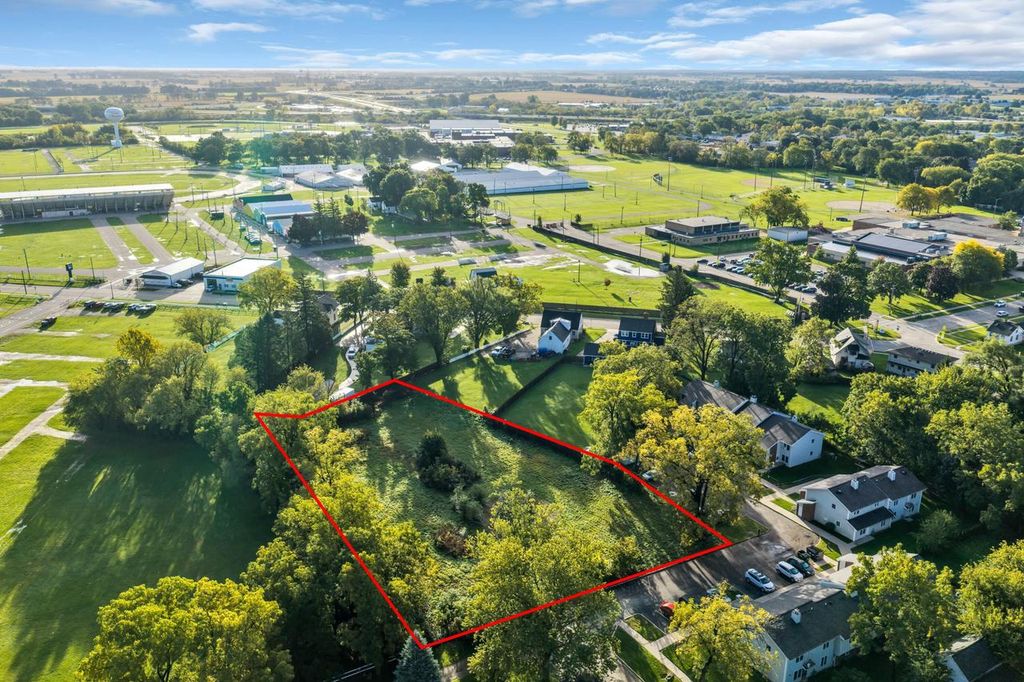 216 E JEFFERSON STREET, Elkhorn, WI 53121