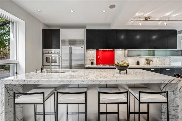 2209 N Seminary Avenue, Chicago, IL 60614