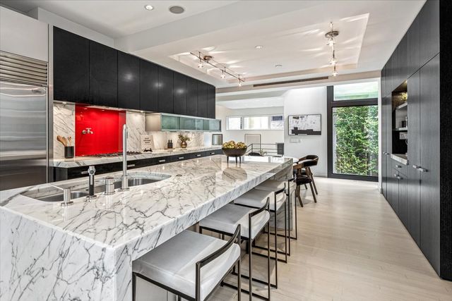 2209 N Seminary Avenue, Chicago, IL 60614