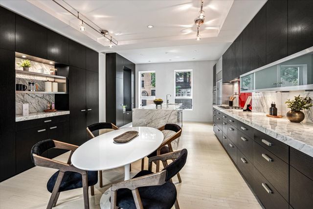 2209 N Seminary Avenue, Chicago, IL 60614