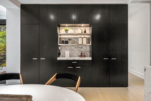 2209 N Seminary Avenue, Chicago, IL 60614