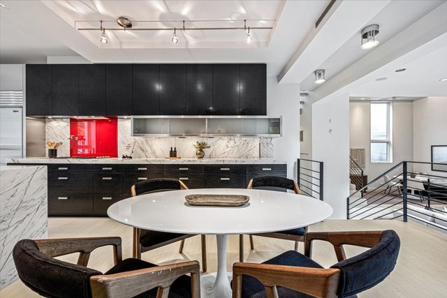 2209 N Seminary Avenue, Chicago, IL 60614