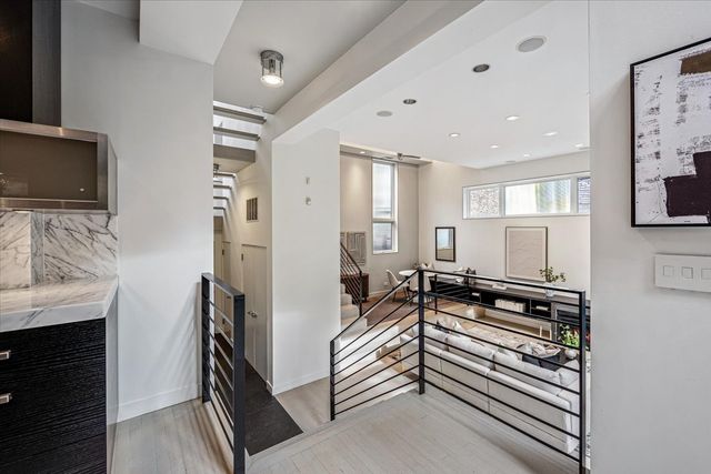 2209 N Seminary Avenue, Chicago, IL 60614