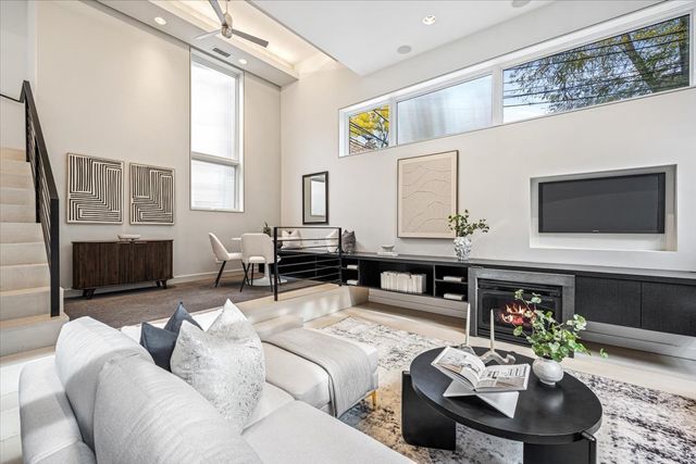 2209 N Seminary Avenue, Chicago, IL 60614