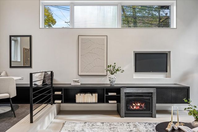 2209 N Seminary Avenue, Chicago, IL 60614