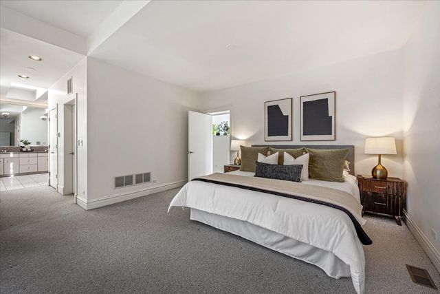 2209 N Seminary Avenue, Chicago, IL 60614