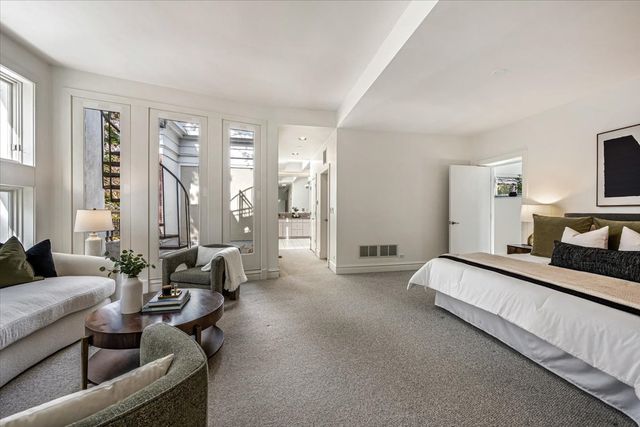 2209 N Seminary Avenue, Chicago, IL 60614