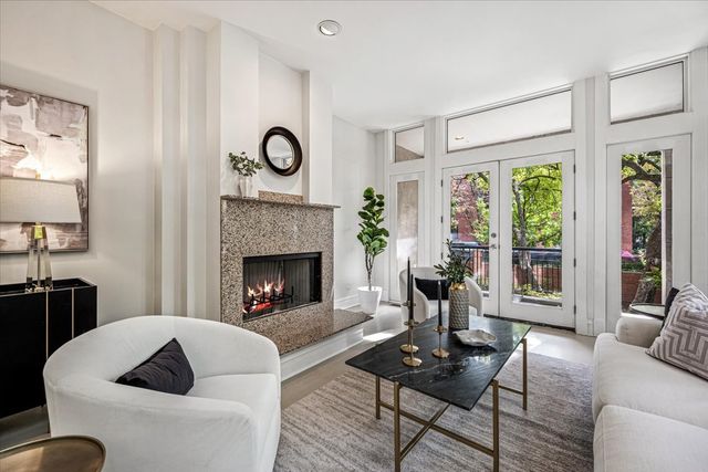 2209 N Seminary Avenue, Chicago, IL 60614