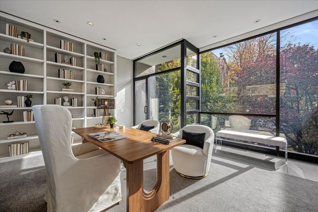 2209 N Seminary Avenue, Chicago, IL 60614