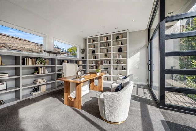 2209 N Seminary Avenue, Chicago, IL 60614