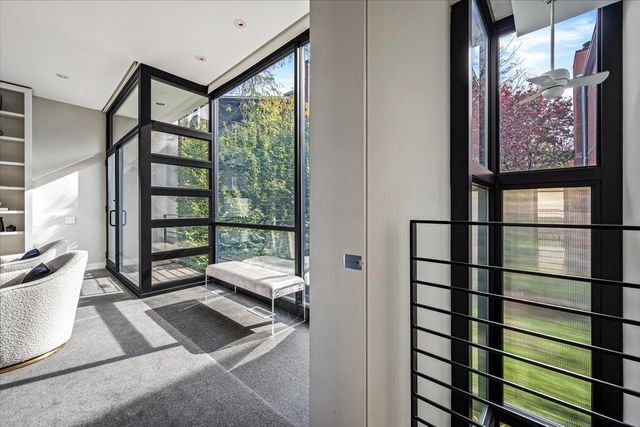 2209 N Seminary Avenue, Chicago, IL 60614