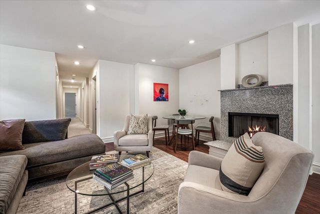 2209 N Seminary Avenue, Chicago, IL 60614