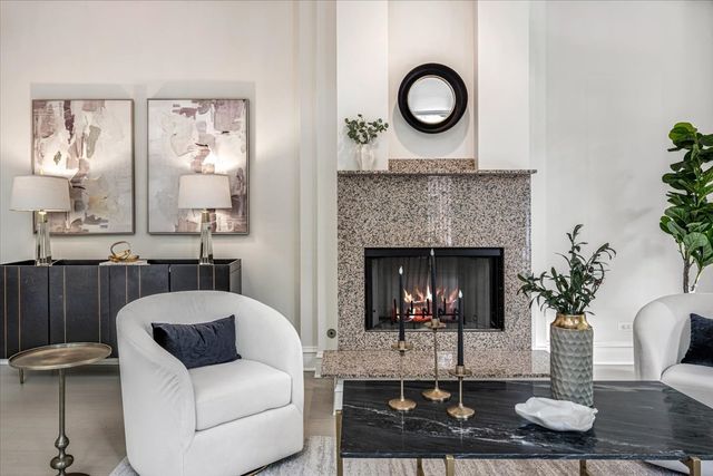 2209 N Seminary Avenue, Chicago, IL 60614