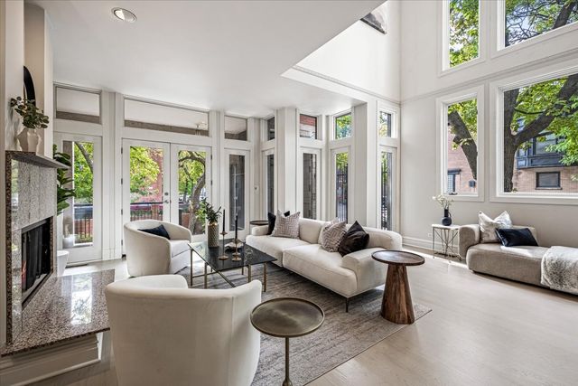 2209 N Seminary Avenue, Chicago, IL 60614