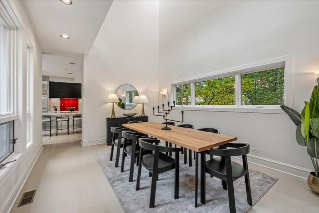 2209 N Seminary Avenue, Chicago, IL 60614