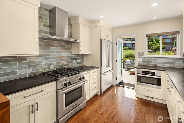 3218 36th Avenue SW, Seattle, WA 98126