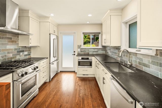 3218 36th Avenue SW, Seattle, WA 98126