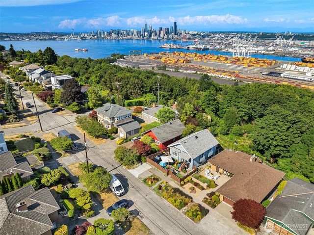 3218 36th Avenue SW, Seattle, WA 98126