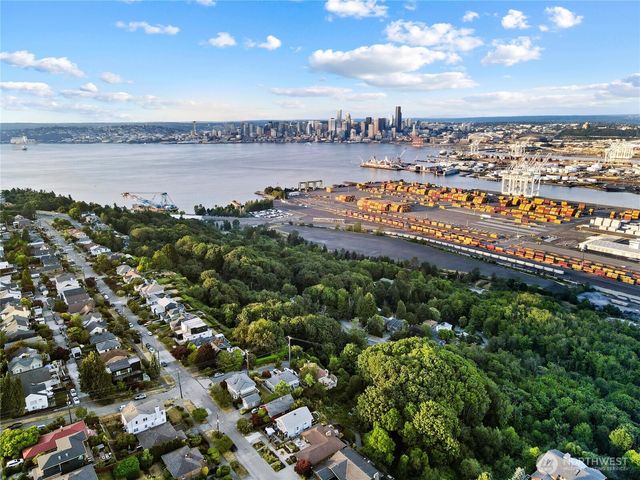 3218 36th Avenue SW, Seattle, WA 98126