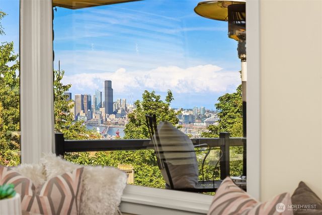 3218 36th Avenue SW, Seattle, WA 98126