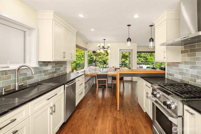 3218 36th Avenue SW, Seattle, WA 98126