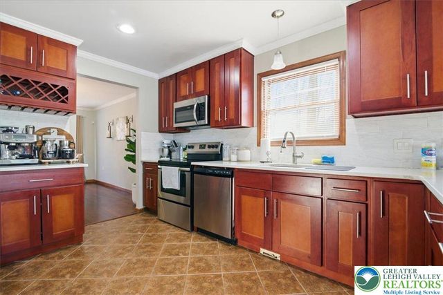 161 Escoll Drive, East Stroudsburg, PA 18301