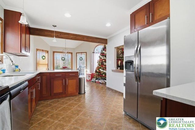 161 Escoll Drive, East Stroudsburg, PA 18301