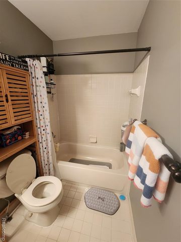 16839 Dover Drive 140, Northville, MI 48168