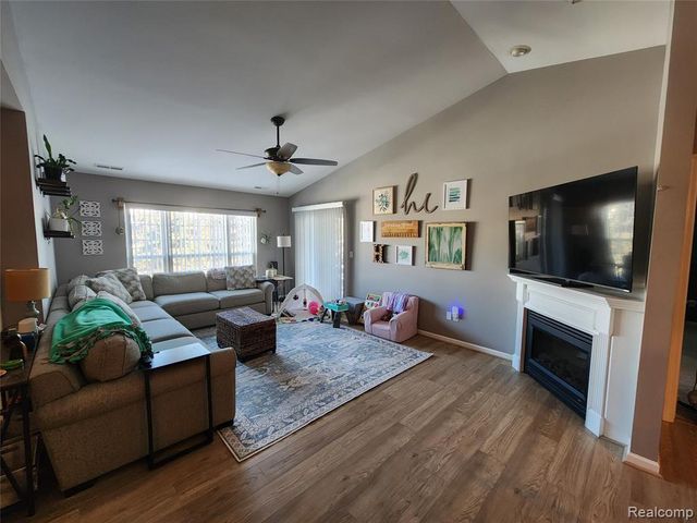 16839 Dover Drive 140, Northville, MI 48168