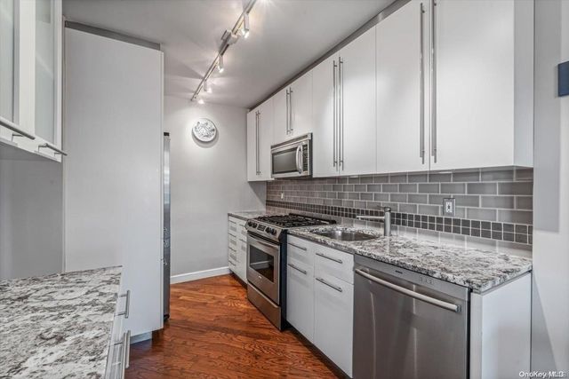 166-25 Powells Cove Blvd 7H, Beechhurst, NY 11357