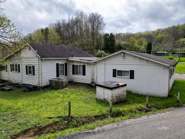 2008 Bear Creek Road, West Hamlin, WV 25571