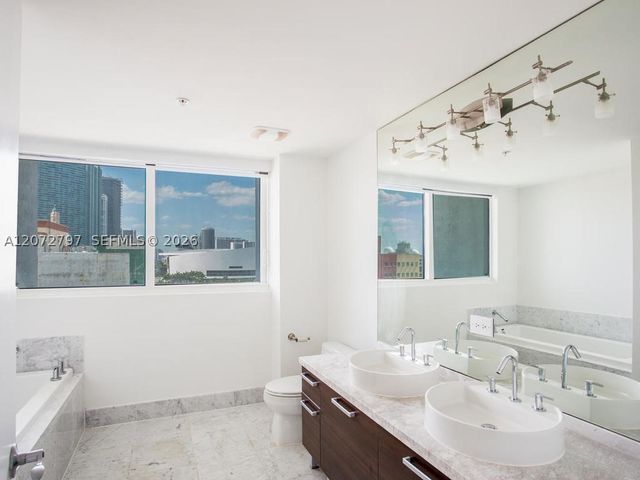 244 Biscayne Blvd 2402, Miami, FL 33132