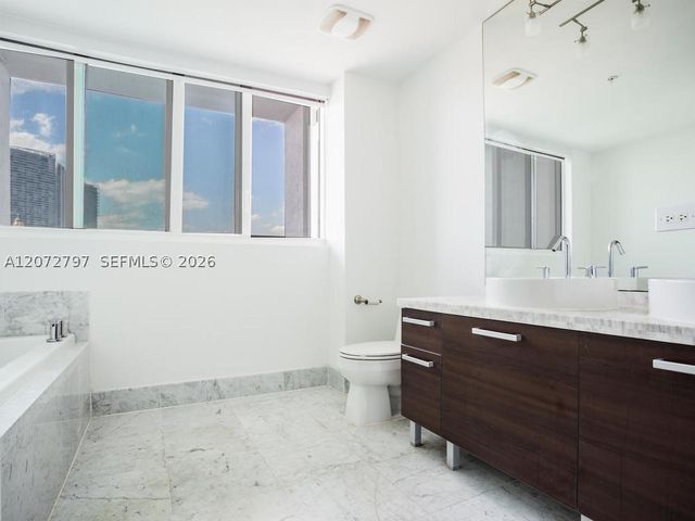244 Biscayne Blvd 2402, Miami, FL 33132