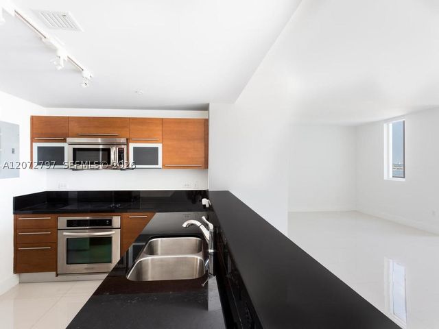 244 Biscayne Blvd 2402, Miami, FL 33132