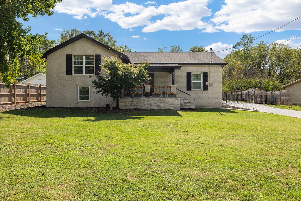 2488 West Farm Road 112, Springfield, MO 65803