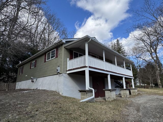 8 Orchard Road, Hyde Park, NY 12538