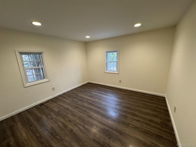 8 Orchard Road, Hyde Park, NY 12538