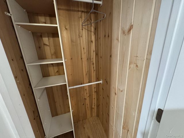 8 Orchard Road, Hyde Park, NY 12538