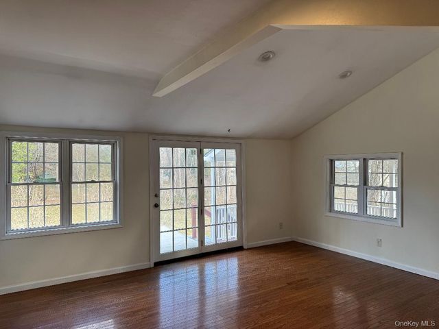 8 Orchard Road, Hyde Park, NY 12538