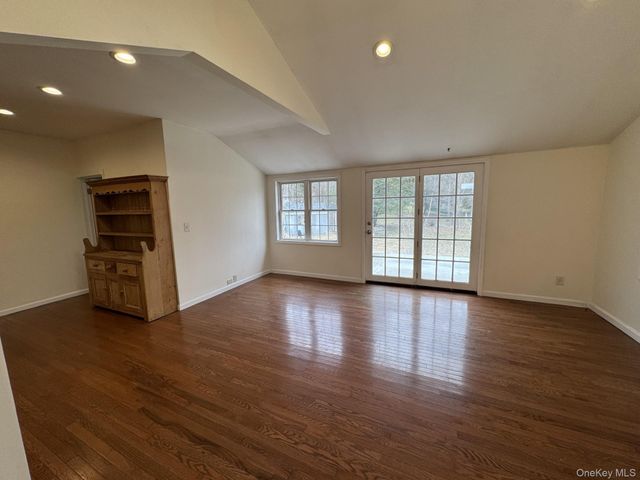 8 Orchard Road, Hyde Park, NY 12538