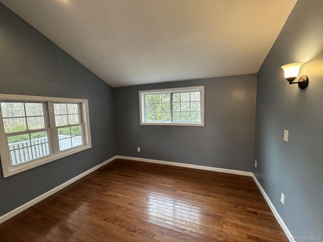 8 Orchard Road, Hyde Park, NY 12538